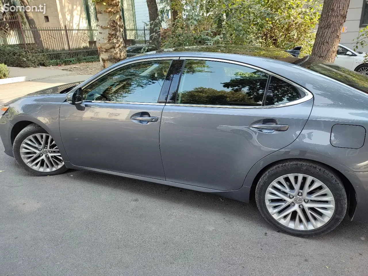 Lexus ES series 2015 · 3.5 AT