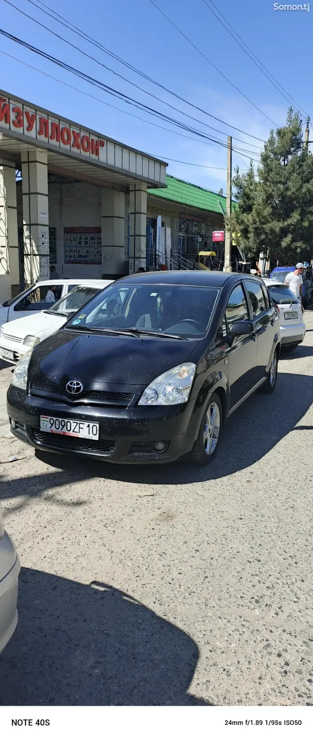 Toyota Corolla Verso 2006 · 2.2 MT