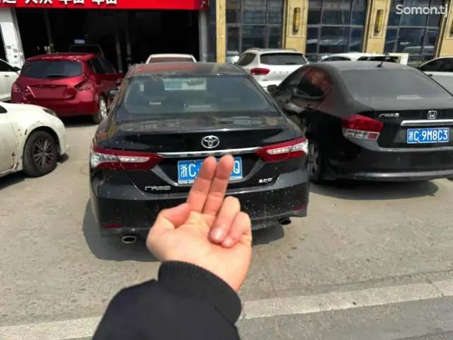 Toyota Camry 2019 · 2.0 AT