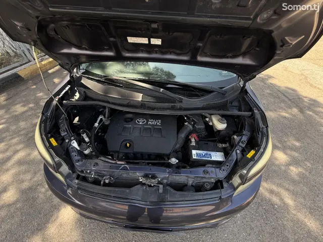 Toyota Voxy 2009 · 2.0 AT
