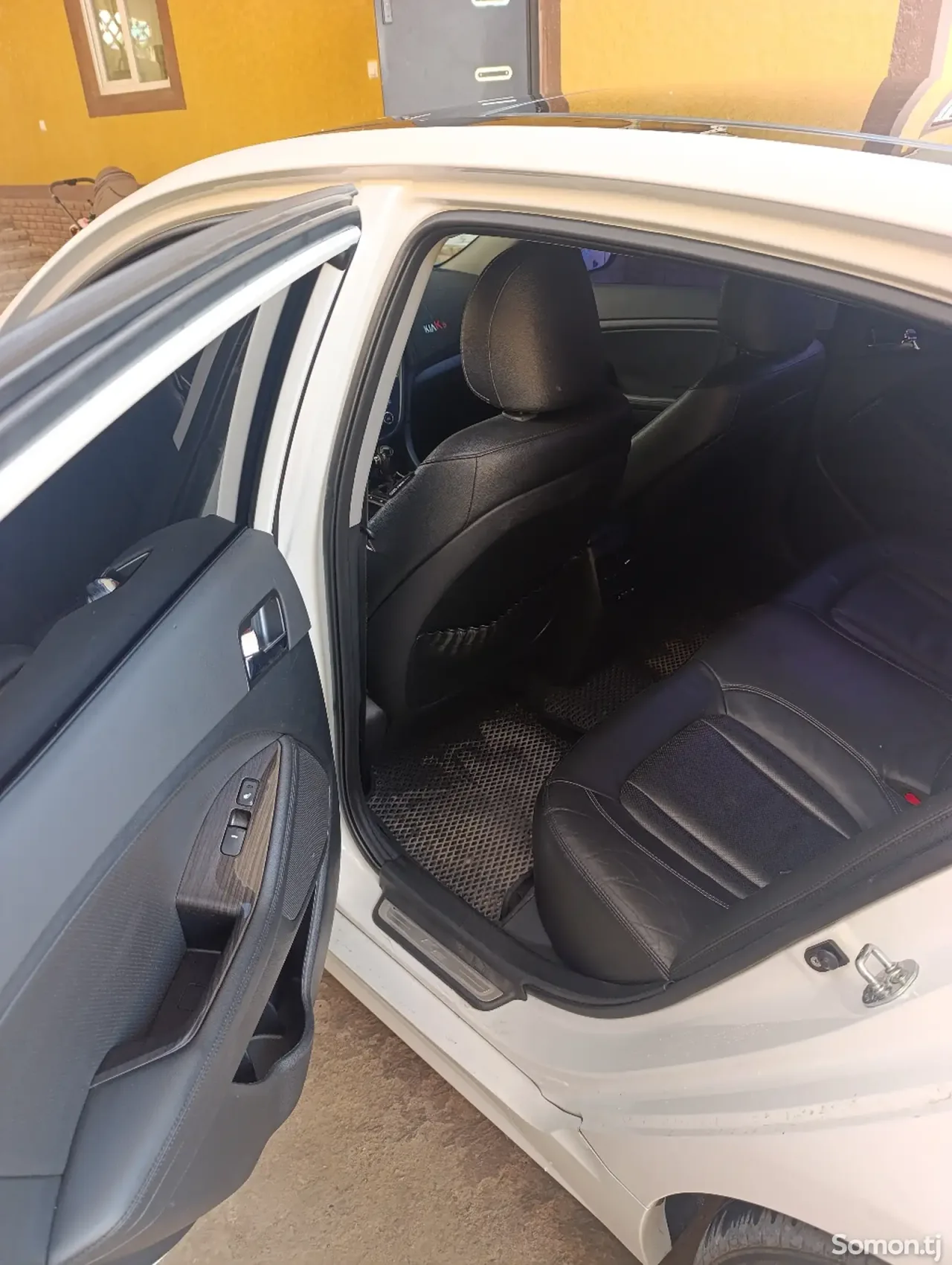 Kia K5 2011 · 2.0 AT