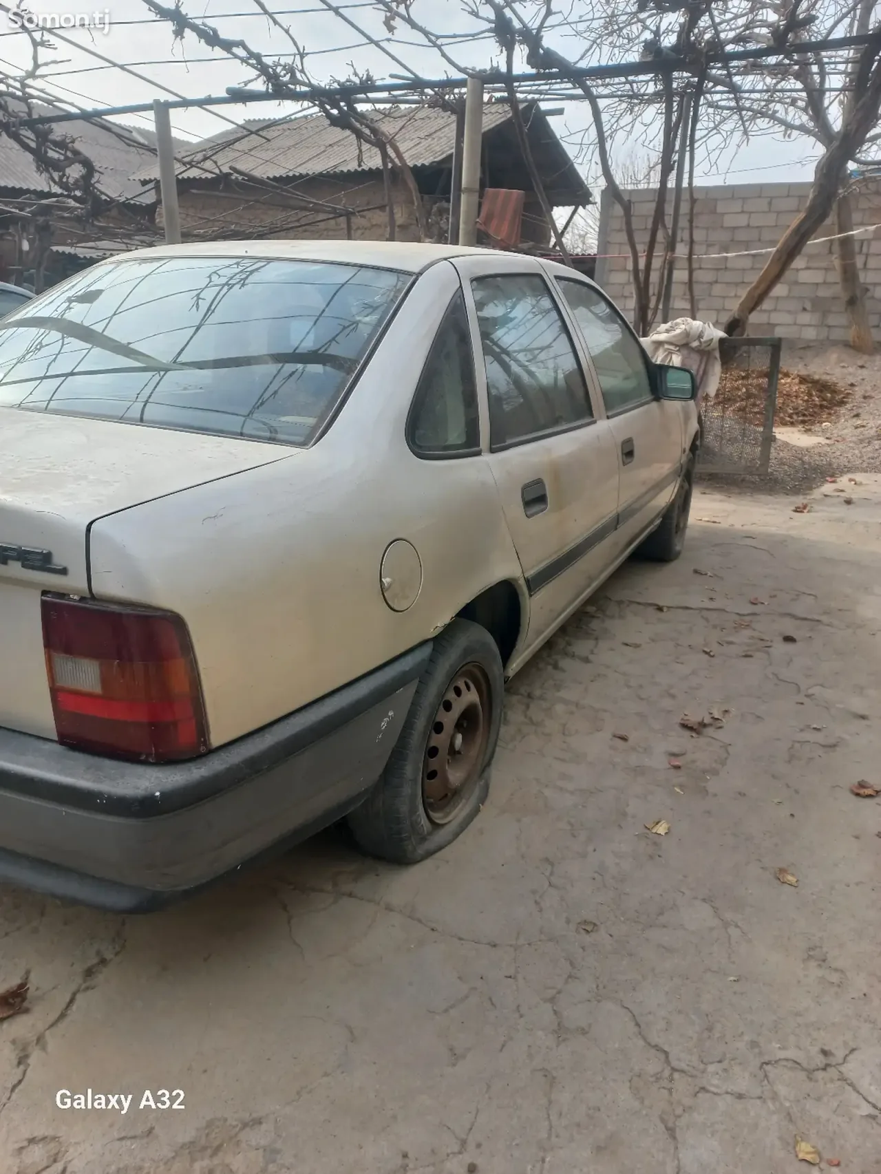 Opel Vectra A 1991 · 1.6 MT