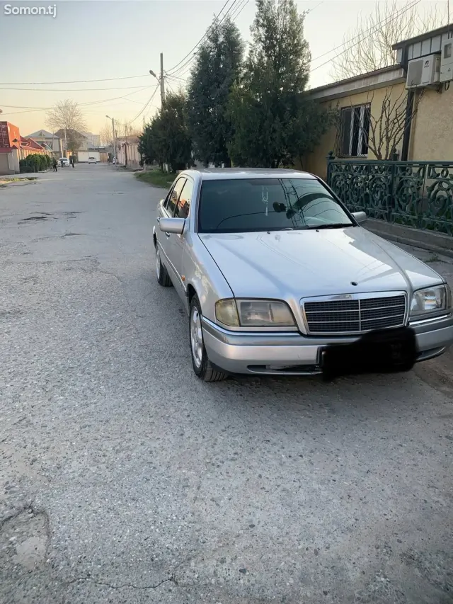 Mercedes-Benz C class 1995 · 2.2 MT