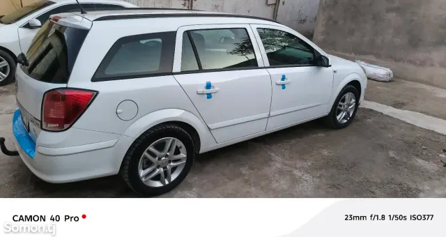 Opel Astra H 2008 · 1.6 MT