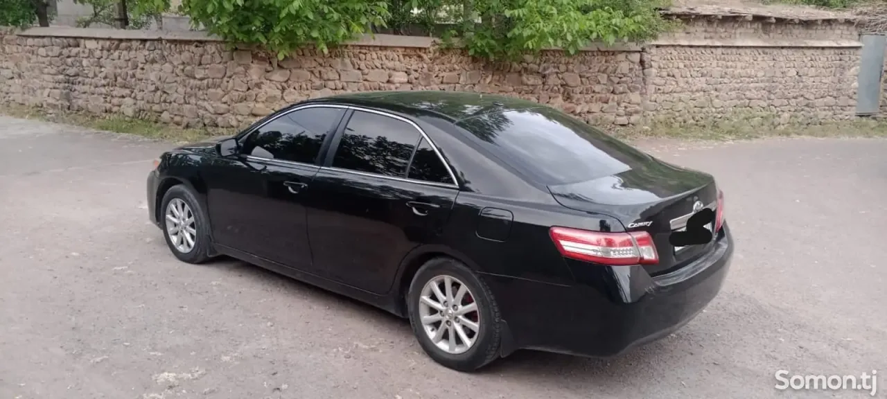 Toyota Camry 2011 · 2.4 AT
