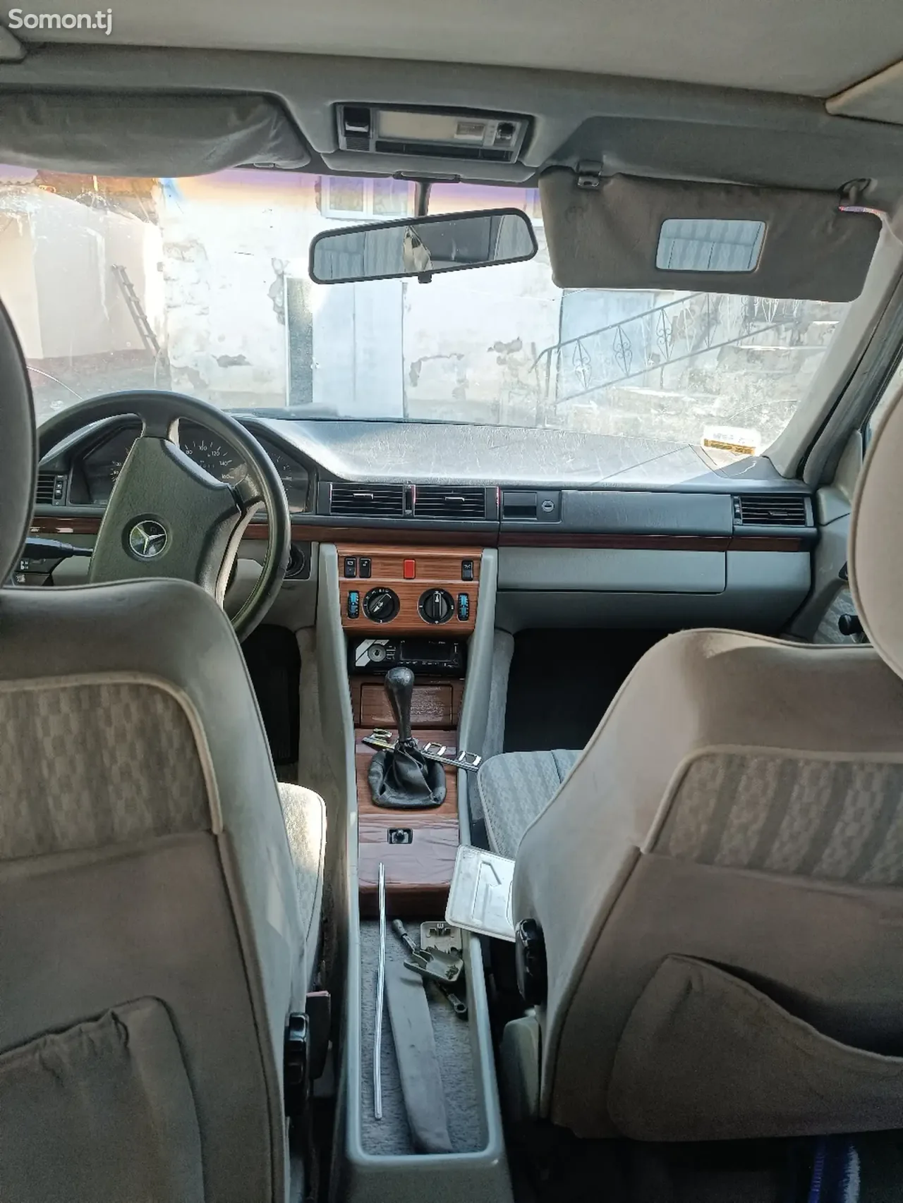 Mercedes-Benz W124 1993 · 2.0 MT