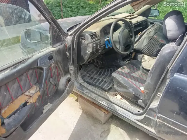 Opel Vectra A 1994 · 1.6 AT
