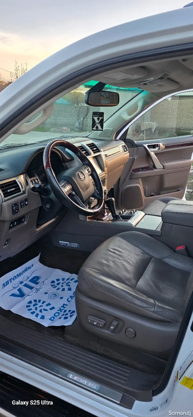 Lexus GX series 2015 · 4.6 AT