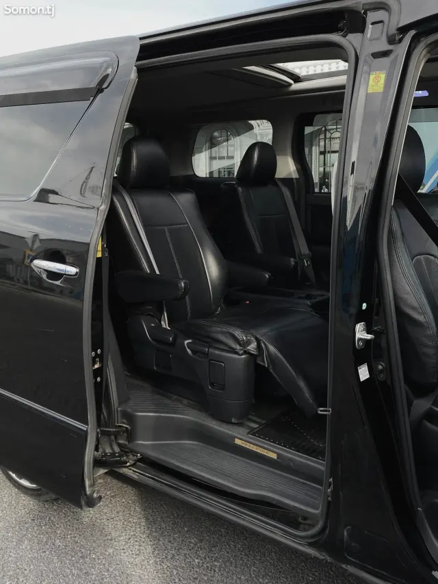 Toyota Vellfire 2011 · 2.4 CVT