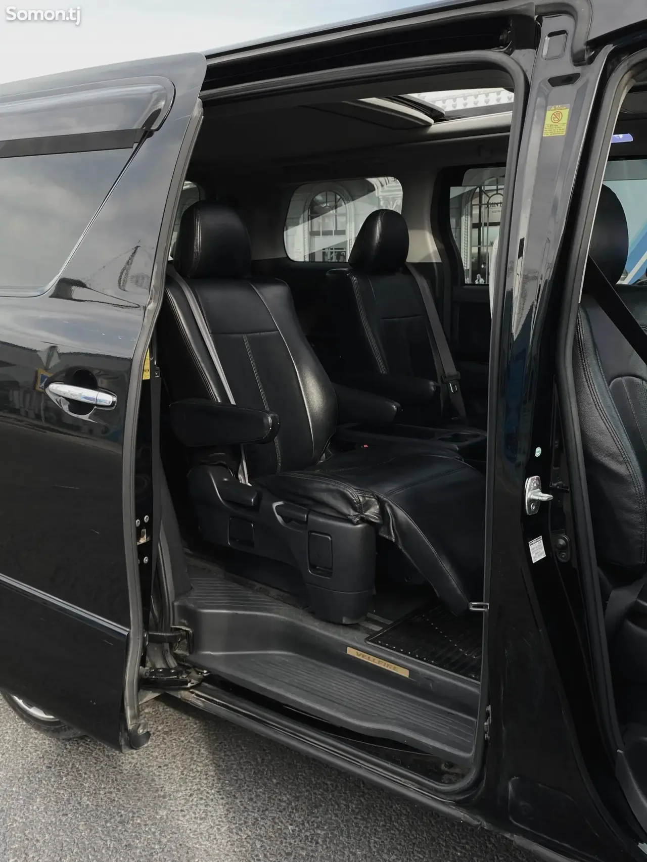 Toyota Vellfire 2011 · 2.4 CVT