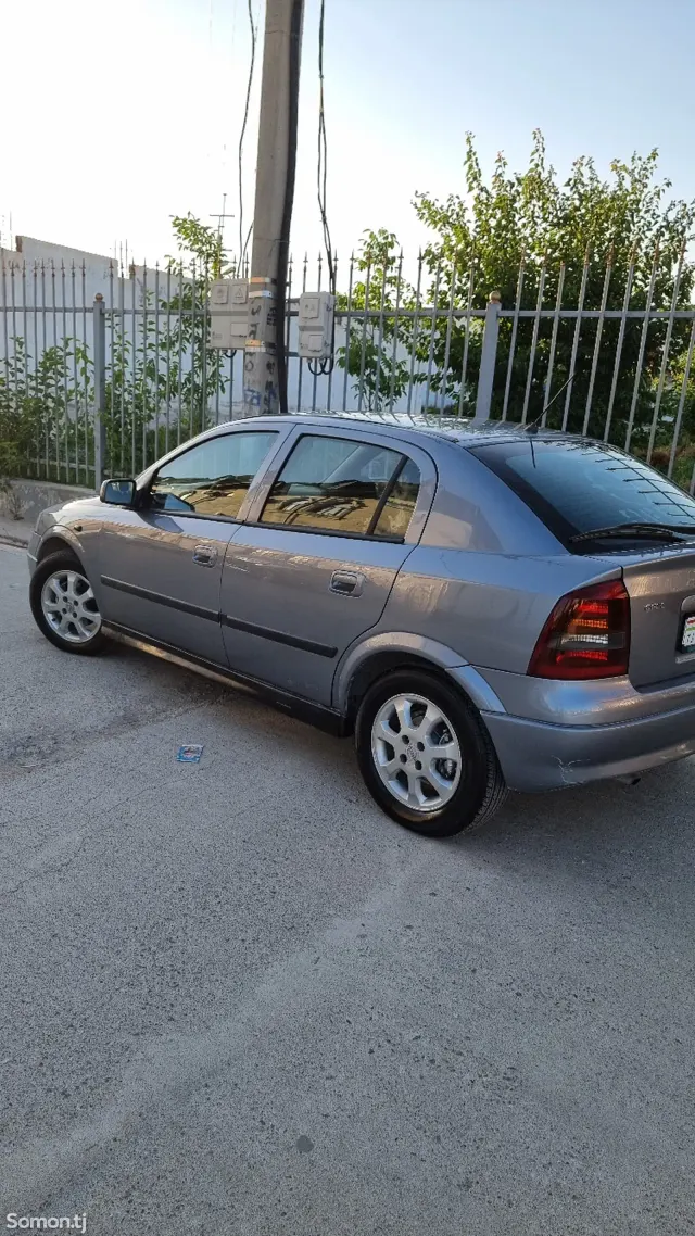 Opel Astra G 2001 · 1.6 MT