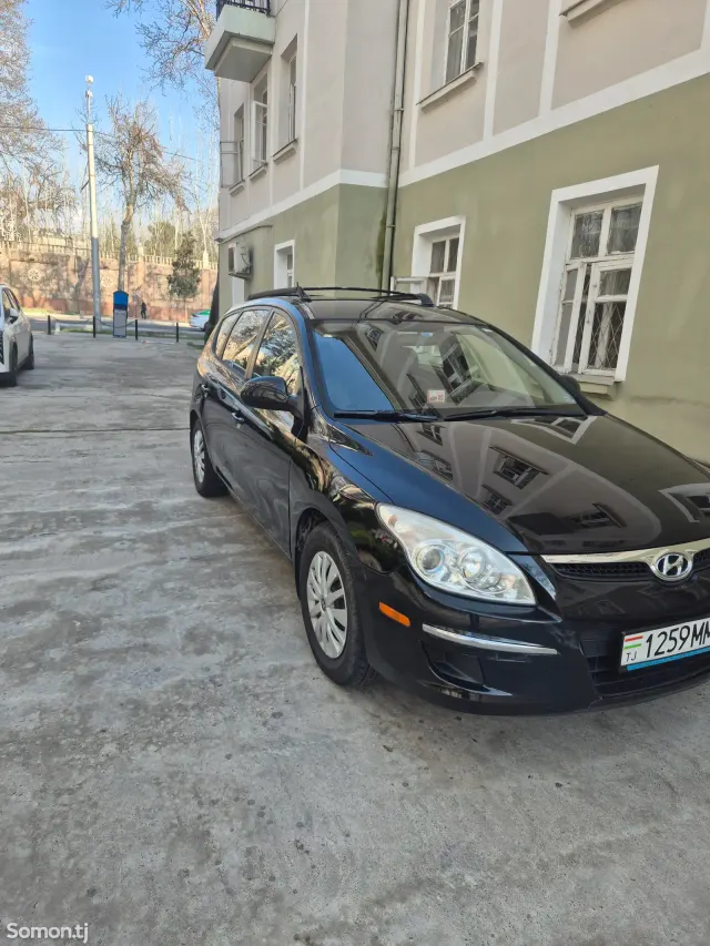 Hyundai Elantra 2011 · 2.0 AT