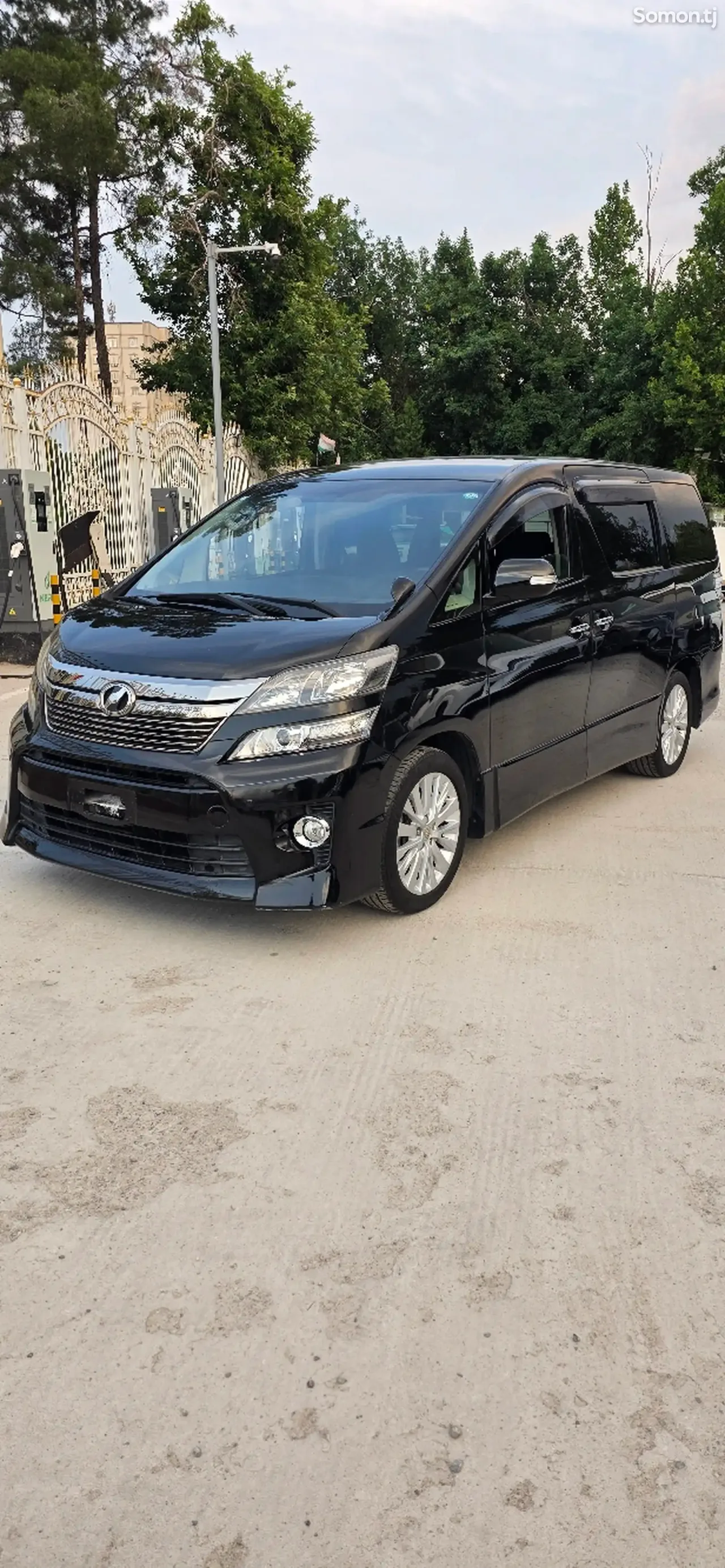 Toyota Vellfire 2014 · 2.4 AT