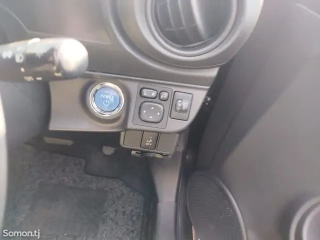 Toyota Aqua 2014 · 1.5 AT