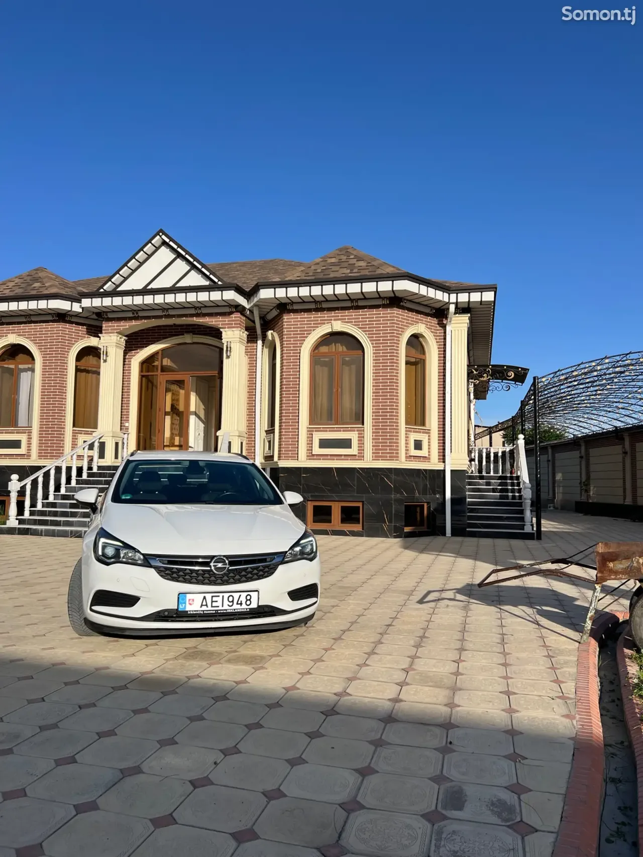 Opel Astra K 2017 · 1.6 MT