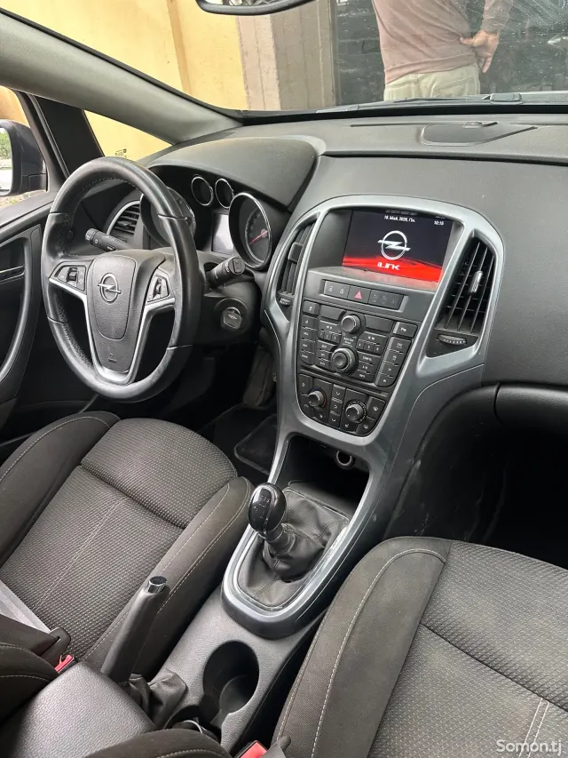 Opel Astra J 2014 · 1.4 MT