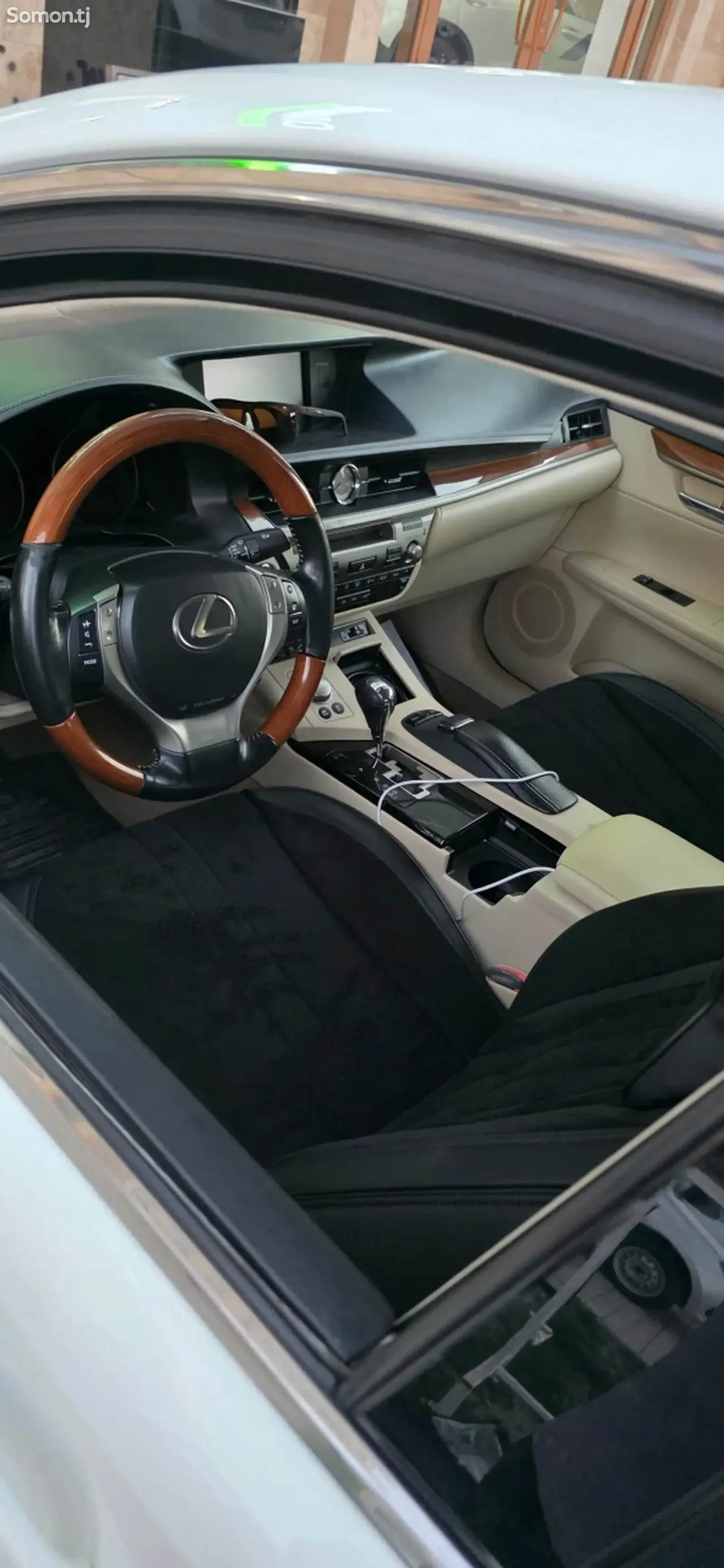Lexus ES series 2013 · 2.5 AT