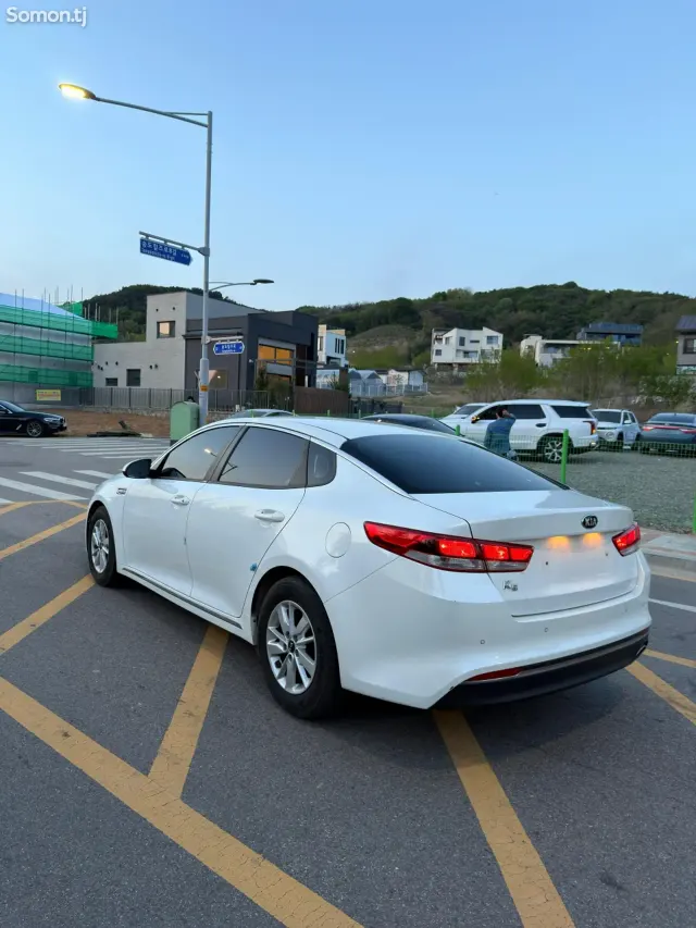 Kia K5 2016 · 2.0 AT