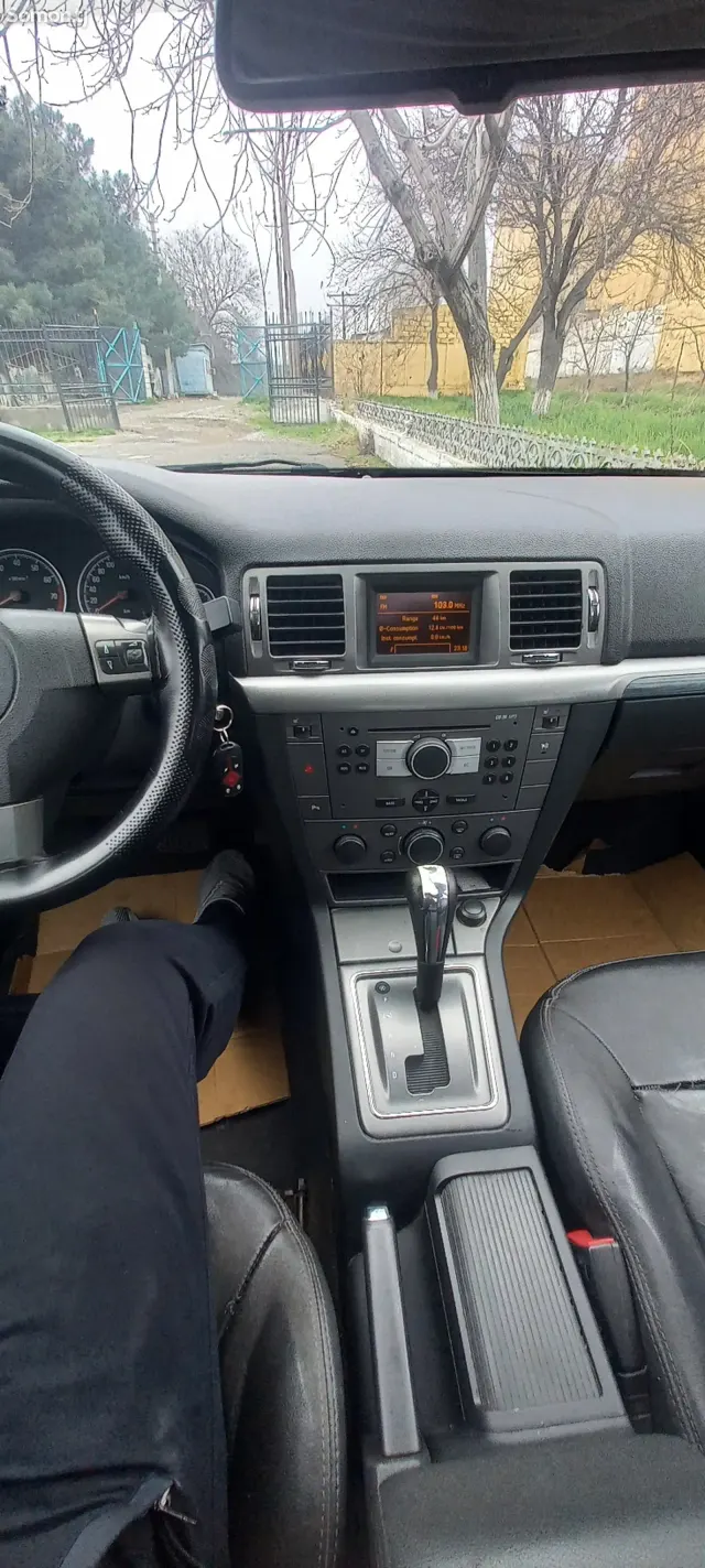 Opel Vectra C 2007 · 2.2 AT