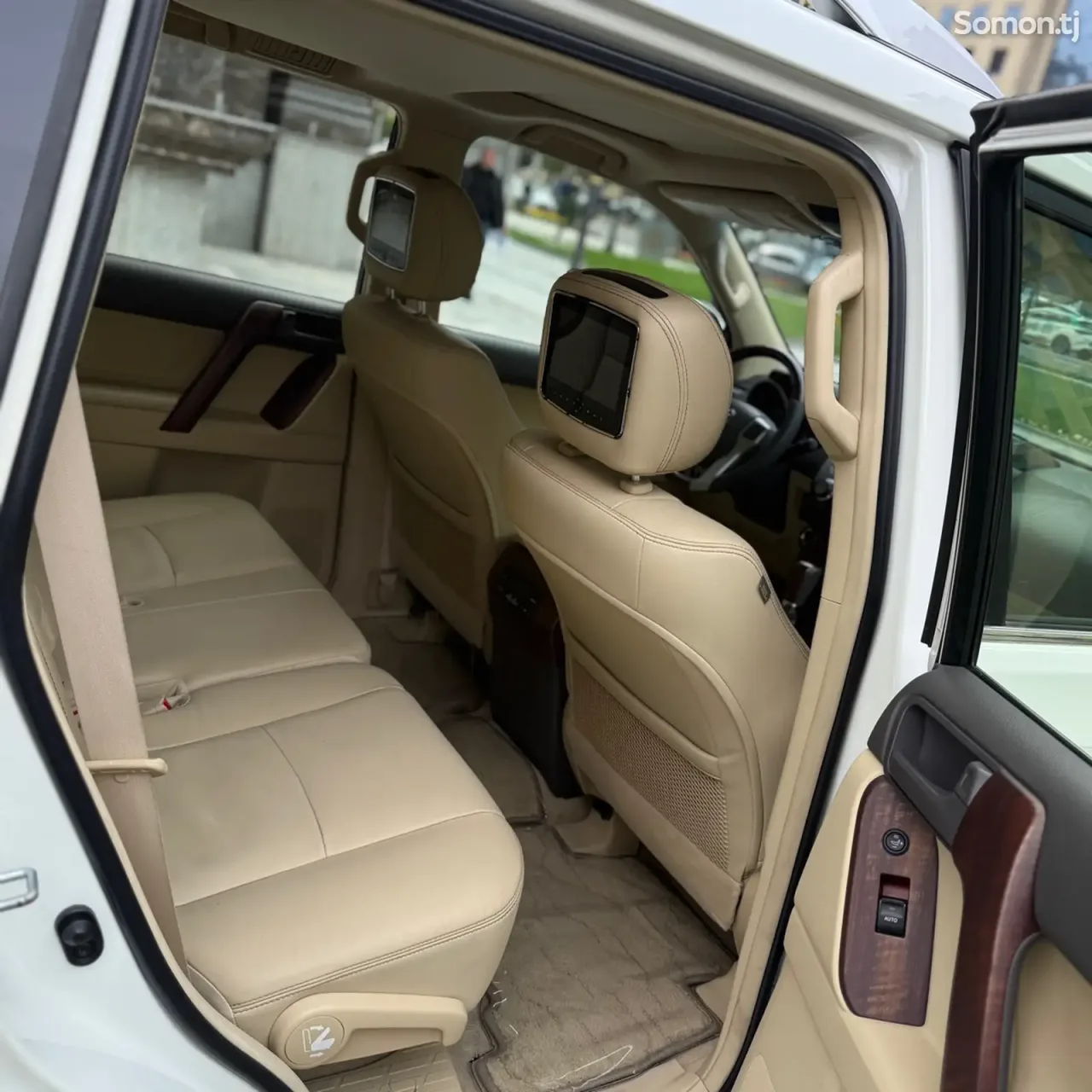 Toyota Land Cruiser Prado 2015 · 4.0 AT