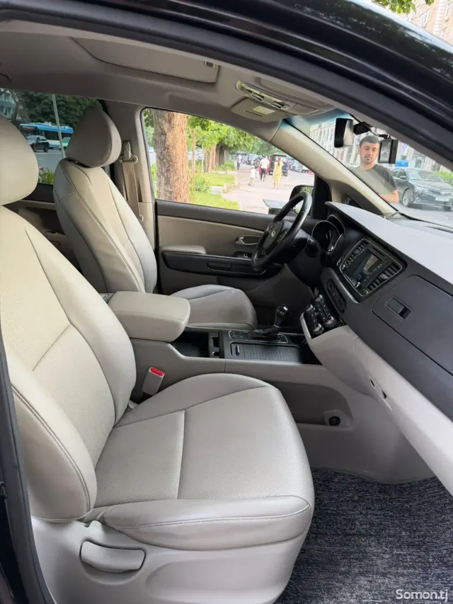 Kia Carnival 2014 · 2.2 AT