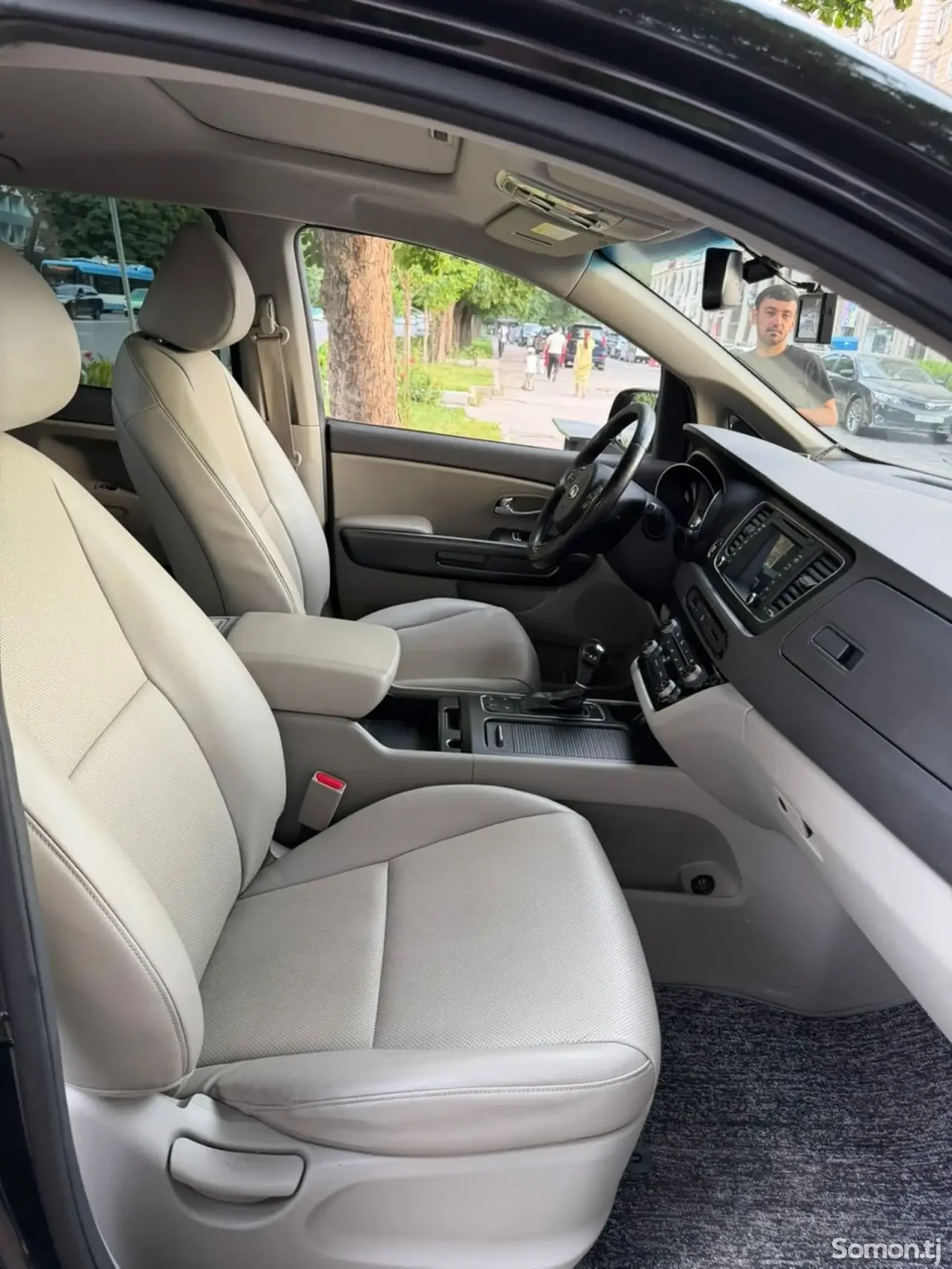 Kia Carnival 2014 · 2.2 AT