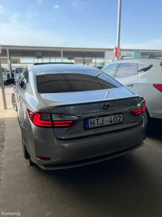 Lexus ES series 2017 · 3.0 AT