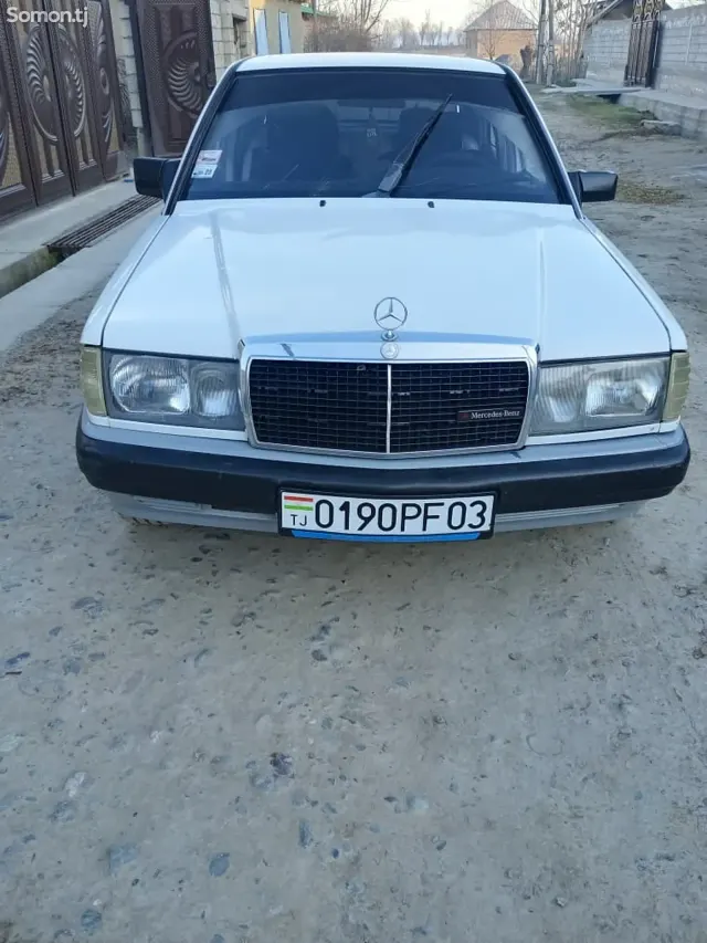 Mercedes-Benz W201 1989 · 1.8 MT