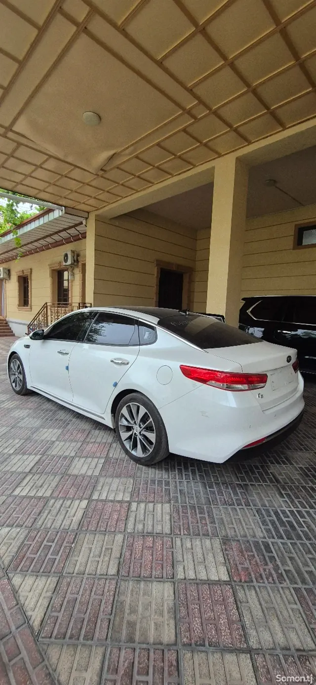 Kia K5 2017 · 2.0 AT