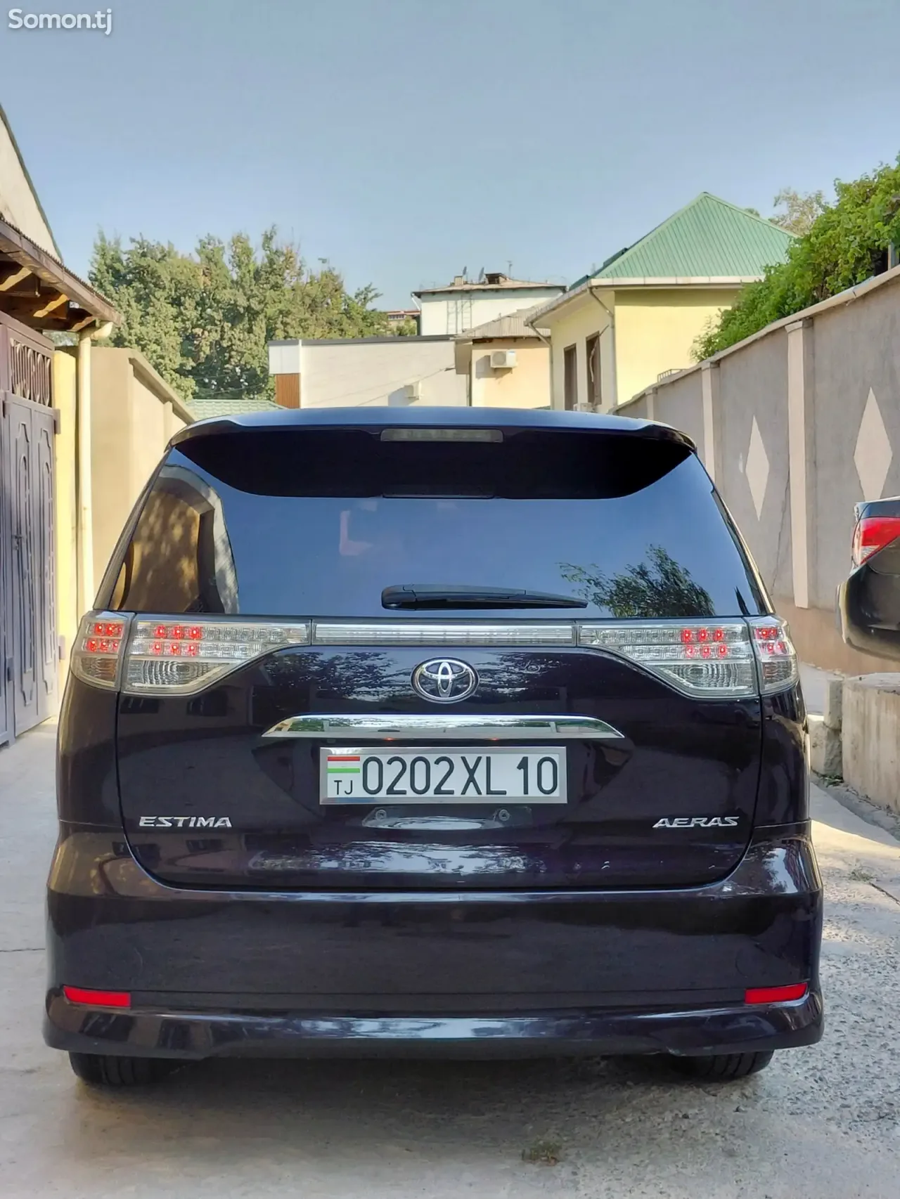 Toyota Estima 2014 · 2.4 AT
