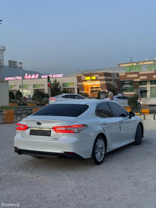 Toyota Camry 2018 · 2.5 AT