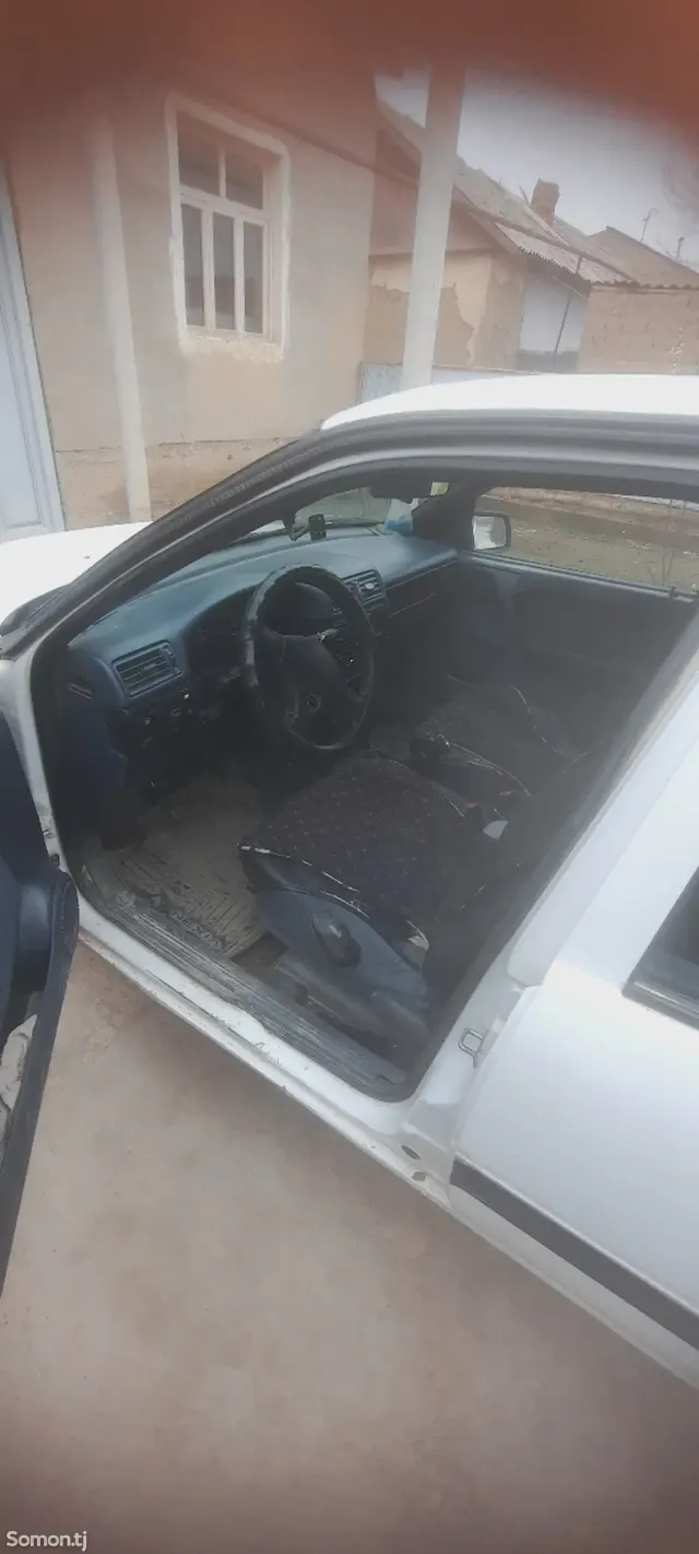 Opel Vectra A 1988 · 1.6 MT