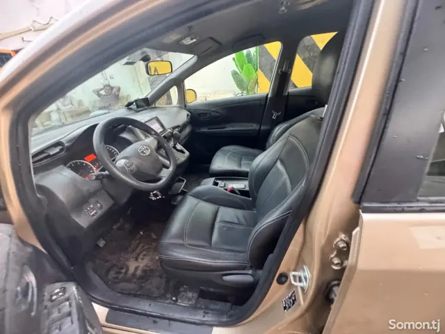 Toyota Wish 2015 · 1.8 AT