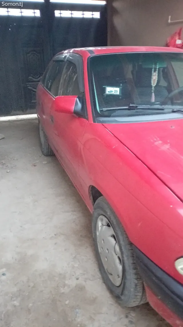 Opel Astra F 1993 · 1.6 MT
