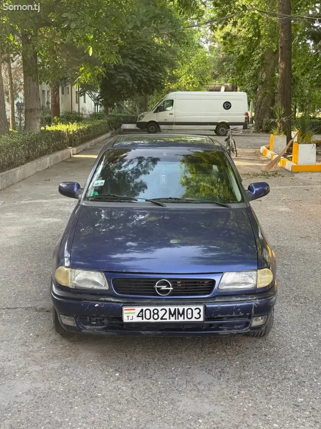 Opel Astra F 1995 · 1.6 MT