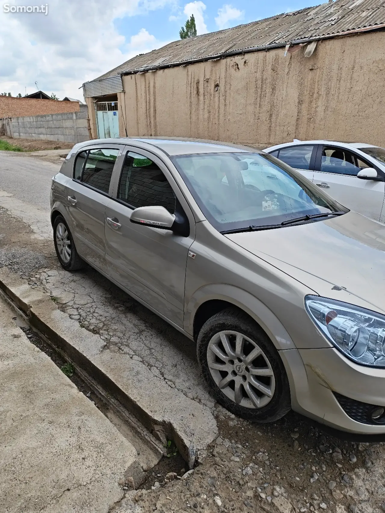 Opel Astra H 2008 · 1.6 MT