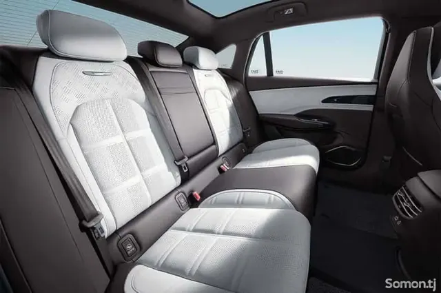 Hongqi HS7 2025 · AT