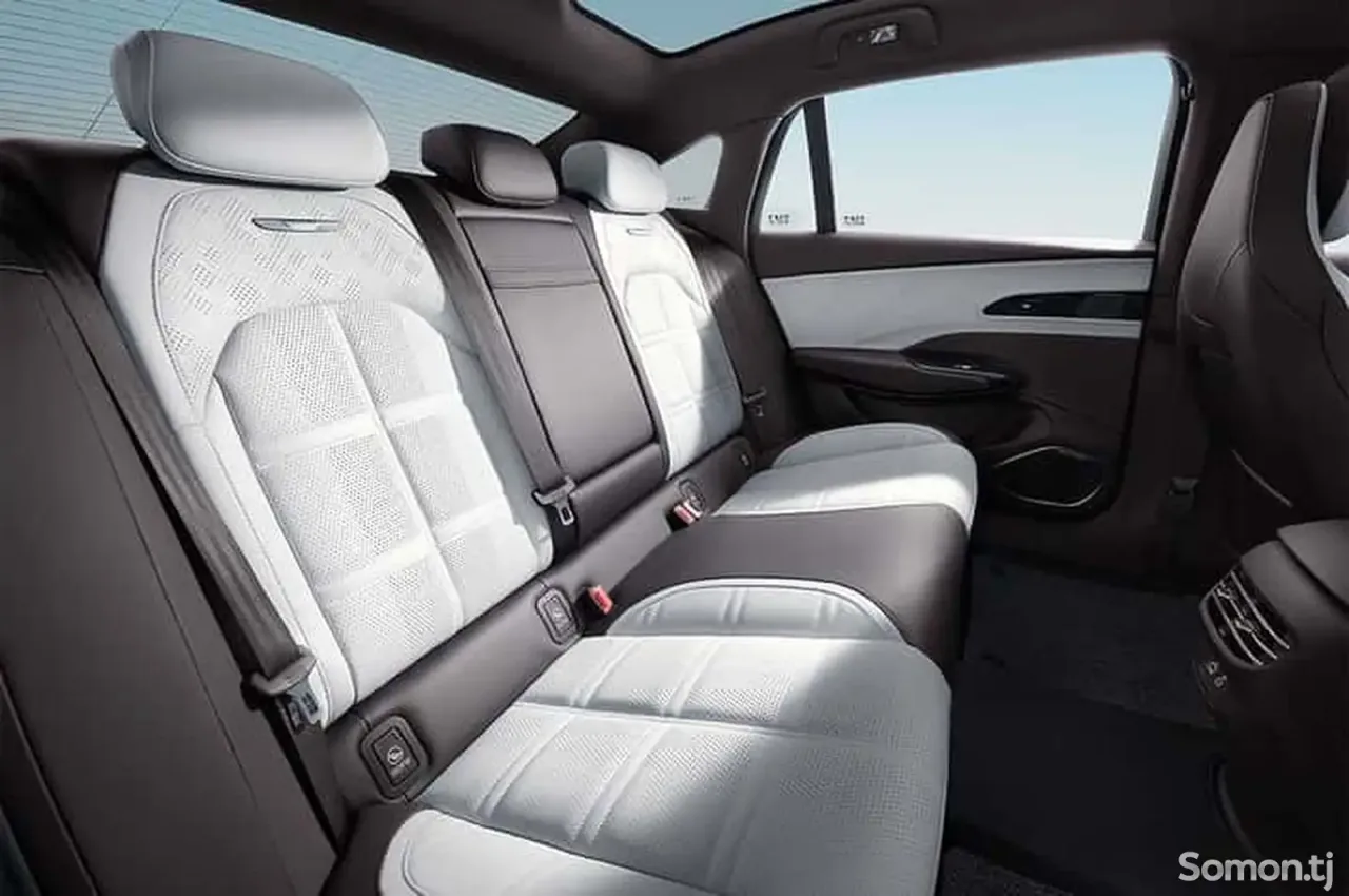 Hongqi HS7 2025 · AT