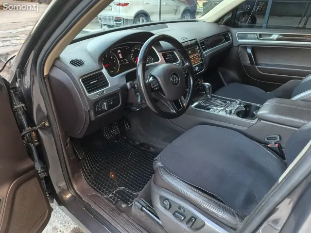 Volkswagen Touareg 2012 · 3.0 AT