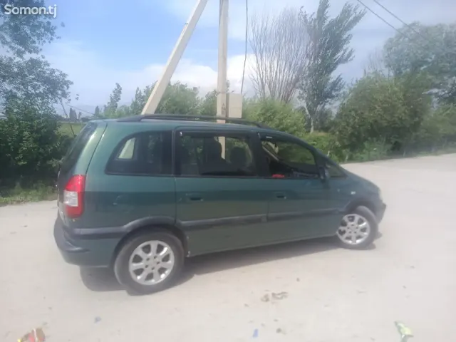 Opel Zafira 2002 · 1.6 MT