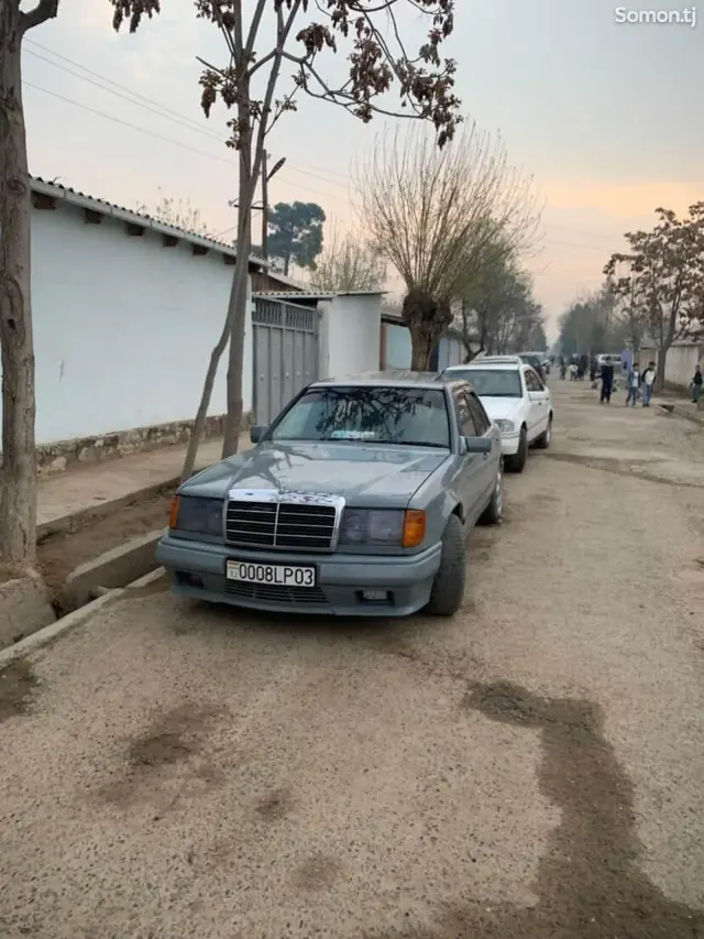 Mercedes-Benz W124 1995 · 2.0 MT