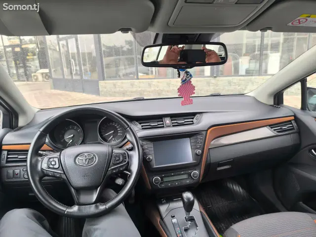 Toyota Avensis 2015 · 1.8 AT