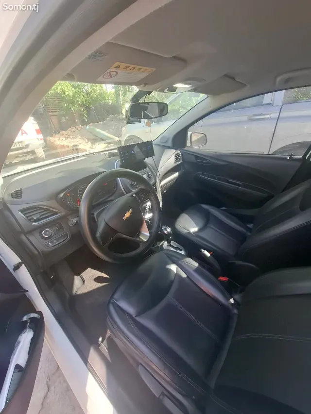 Chevrolet Spark 2016 · 1.1 AT