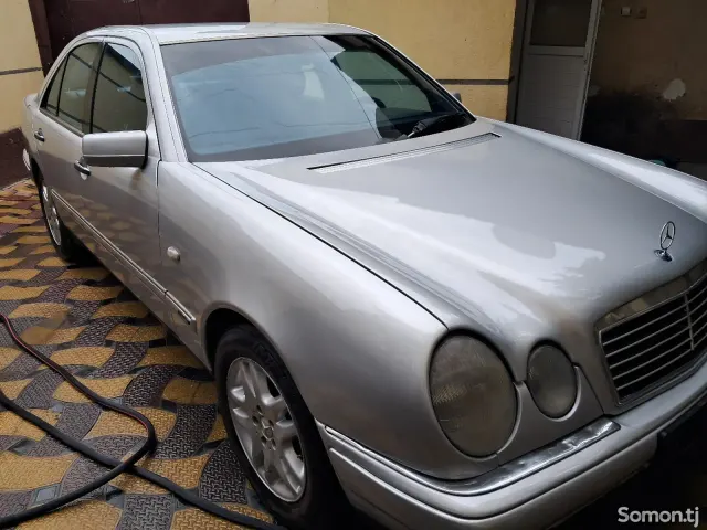 Mercedes-Benz E class 1996 · 2.0 MT