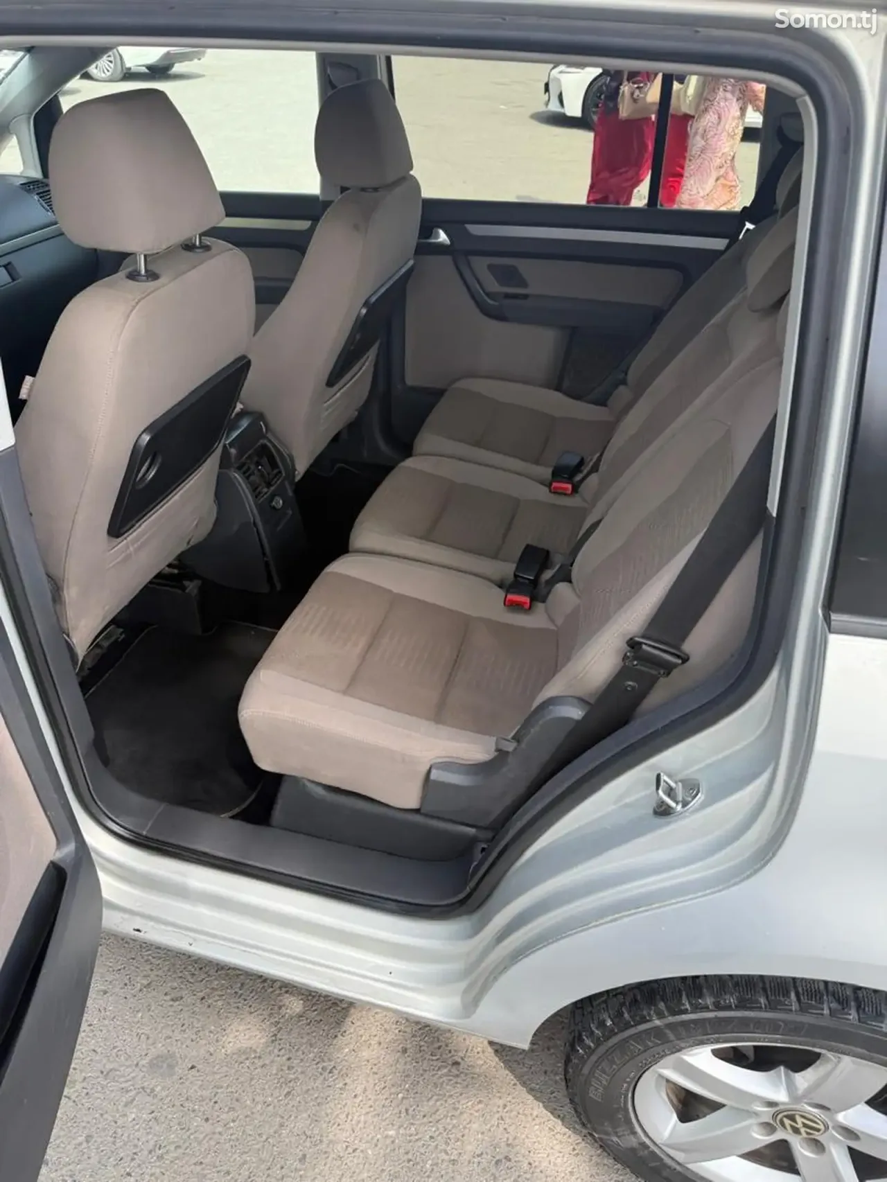 Volkswagen Touran 2009 · 1.9 AT
