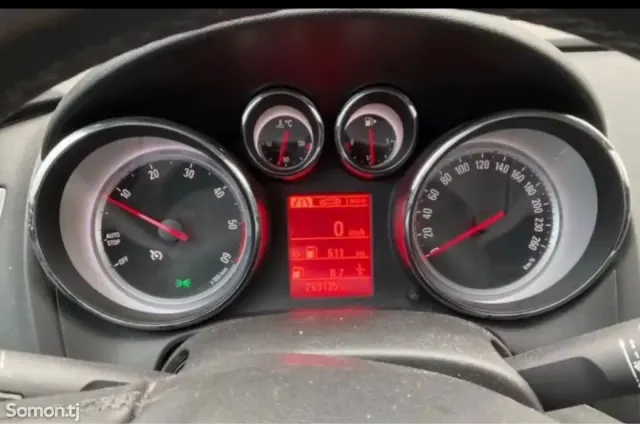 Opel Astra J 2014 · 1.6 MT