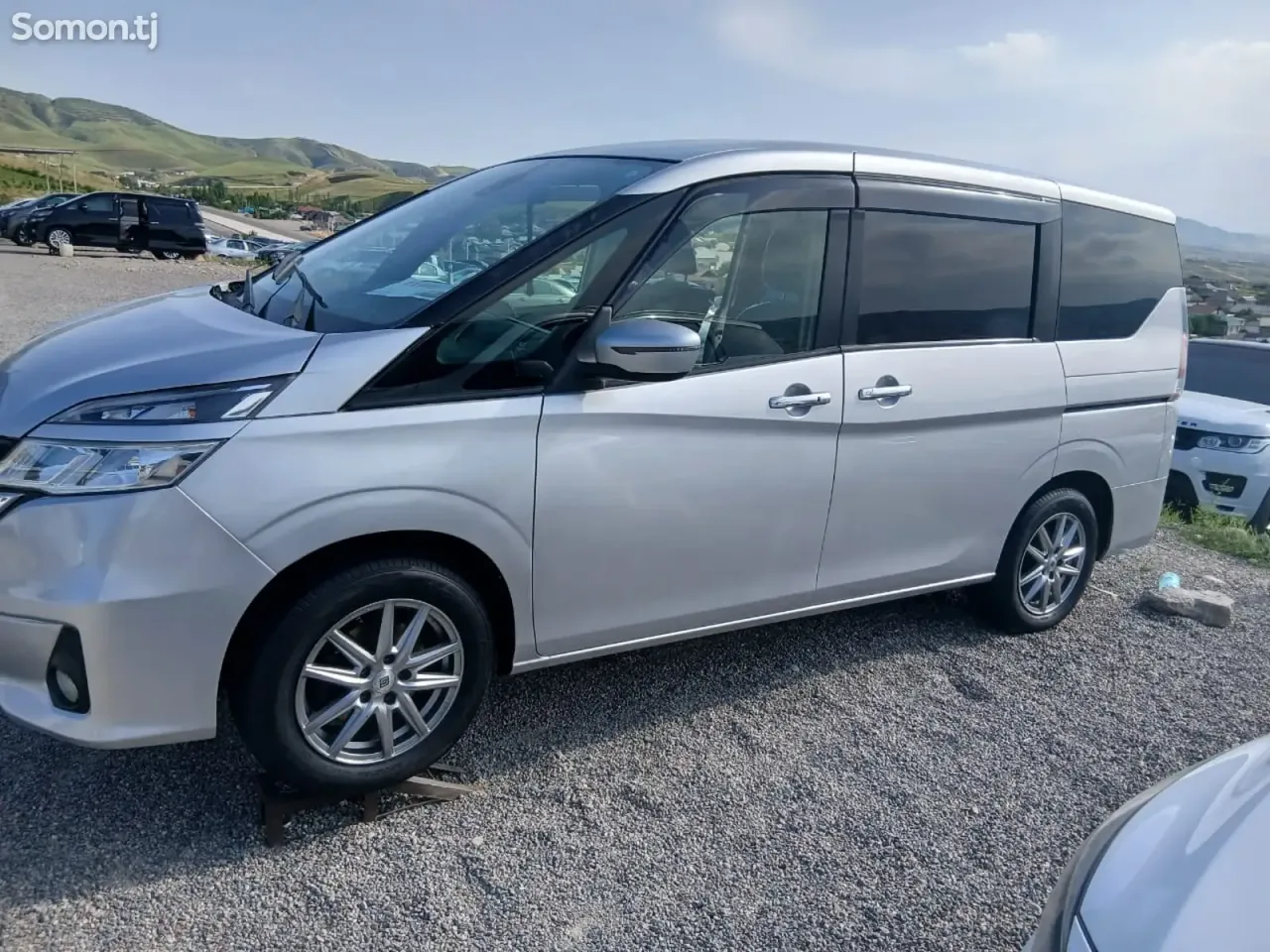 Nissan Serena 2017 · 2.0 AT