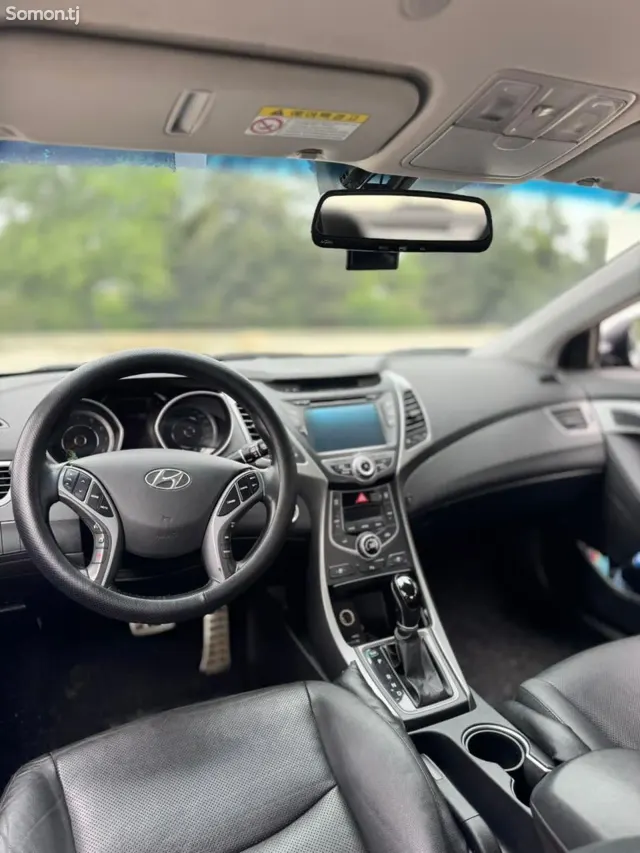 Hyundai Avante 2015 · 1.6 AT