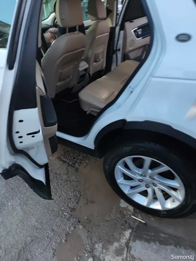 Land Rover Discovery 2016 · 2.0 AT