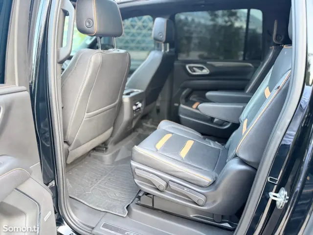 GMC Yukon 2023 · 6.2 AT